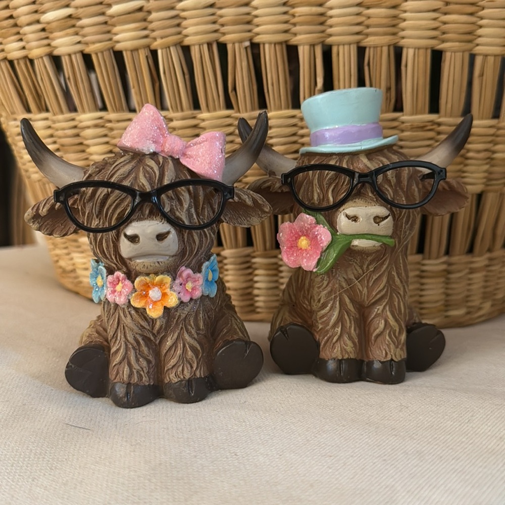 Highland cow Valentine’s Day pair love table top decor couple Easter - Picture 7 of 7